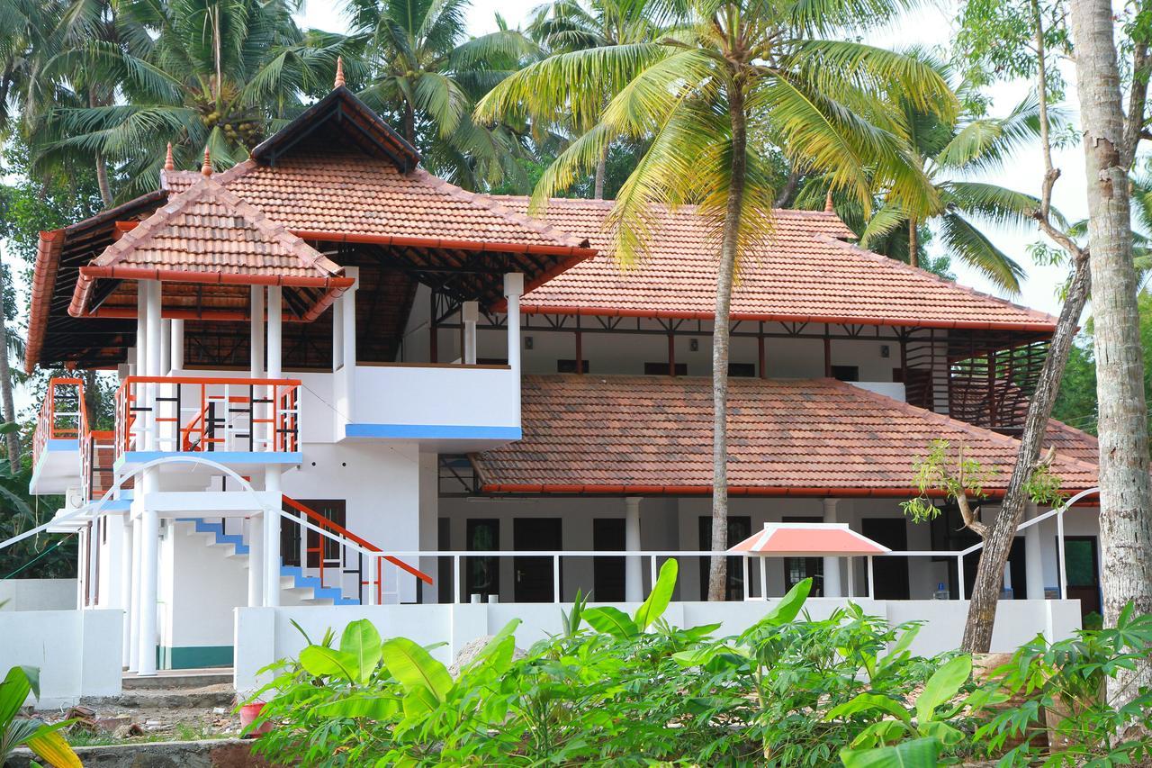 Hôtel Chaandhni Lake View à Alappuzha Extérieur photo