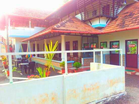 Hôtel Chaandhni Lake View à Alappuzha Extérieur photo