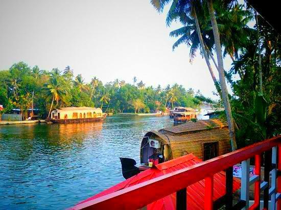 Hôtel Chaandhni Lake View à Alappuzha Extérieur photo